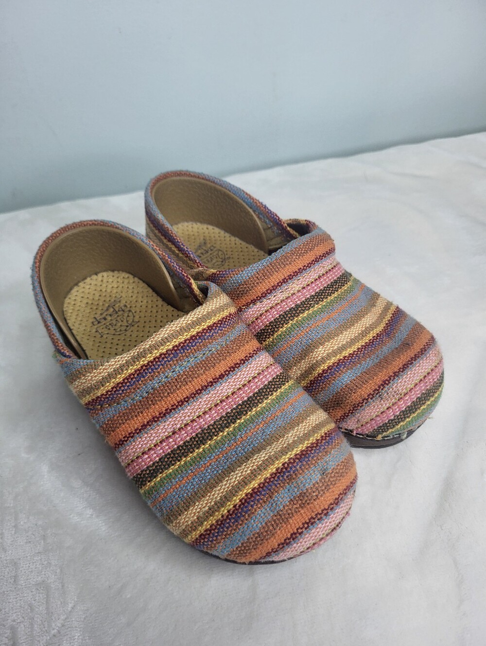 Danskin Kids Multicolor Striped Slip-On Shoes Clogs. Size 28